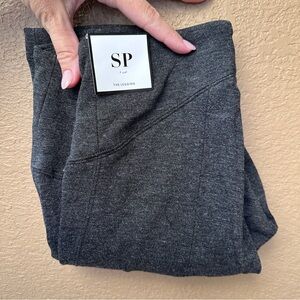 The Legging Instantly Slimming White House Black Label